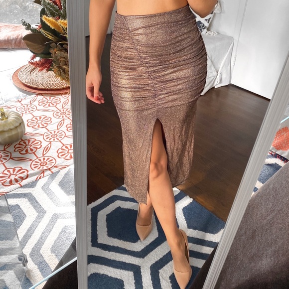 🥂 ZARA COPPER SHIMMERING HIGH WAIST SLIT RUCHED MIDI SKIRT! - Picture 4 of 13